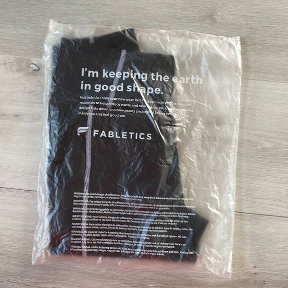 Fabletics oasis high waisted pocket 7/8 leggings black/white nwt in packag - Picture 6 of 6